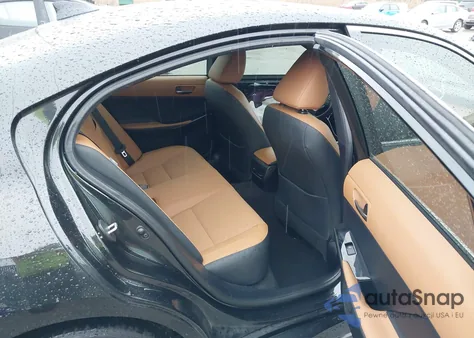 2021 Lexus Is 300 z USA, uszkodzony, nr VIN JTHC81F29M5043571